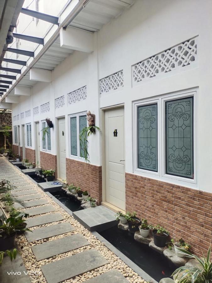 Bu Sepuh Guesthouse Sangkanurip Eksteriør billede