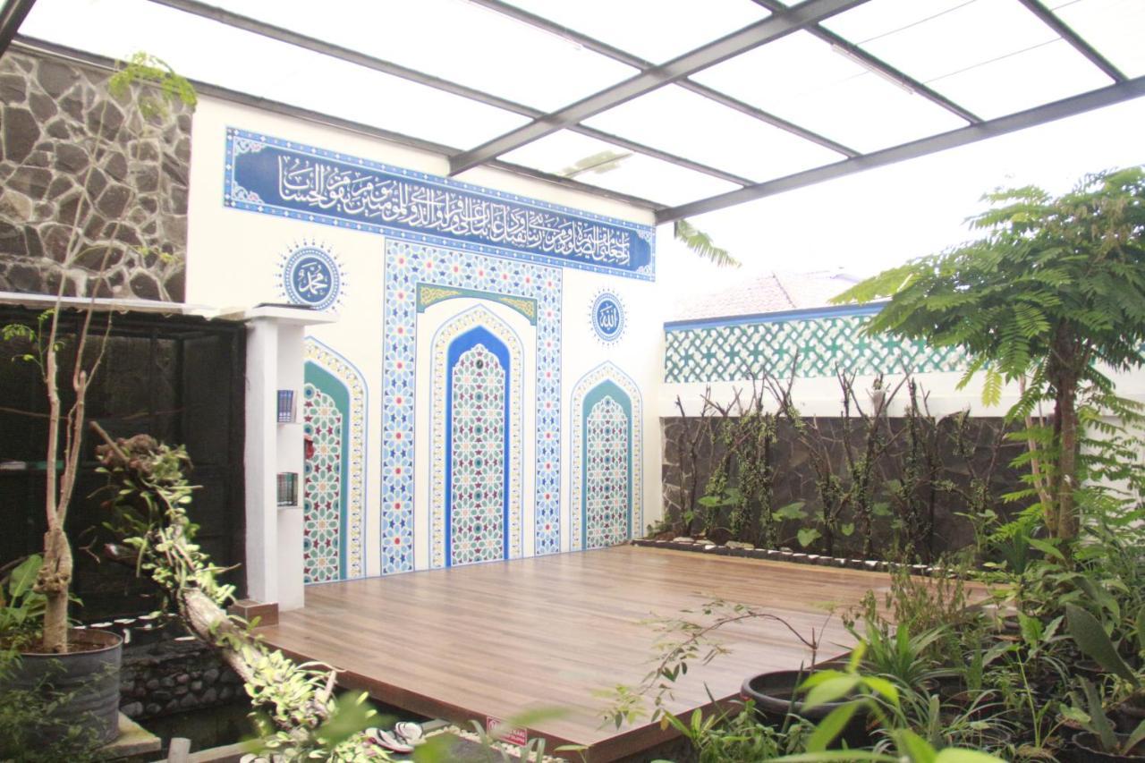 Bu Sepuh Guesthouse Sangkanurip Eksteriør billede