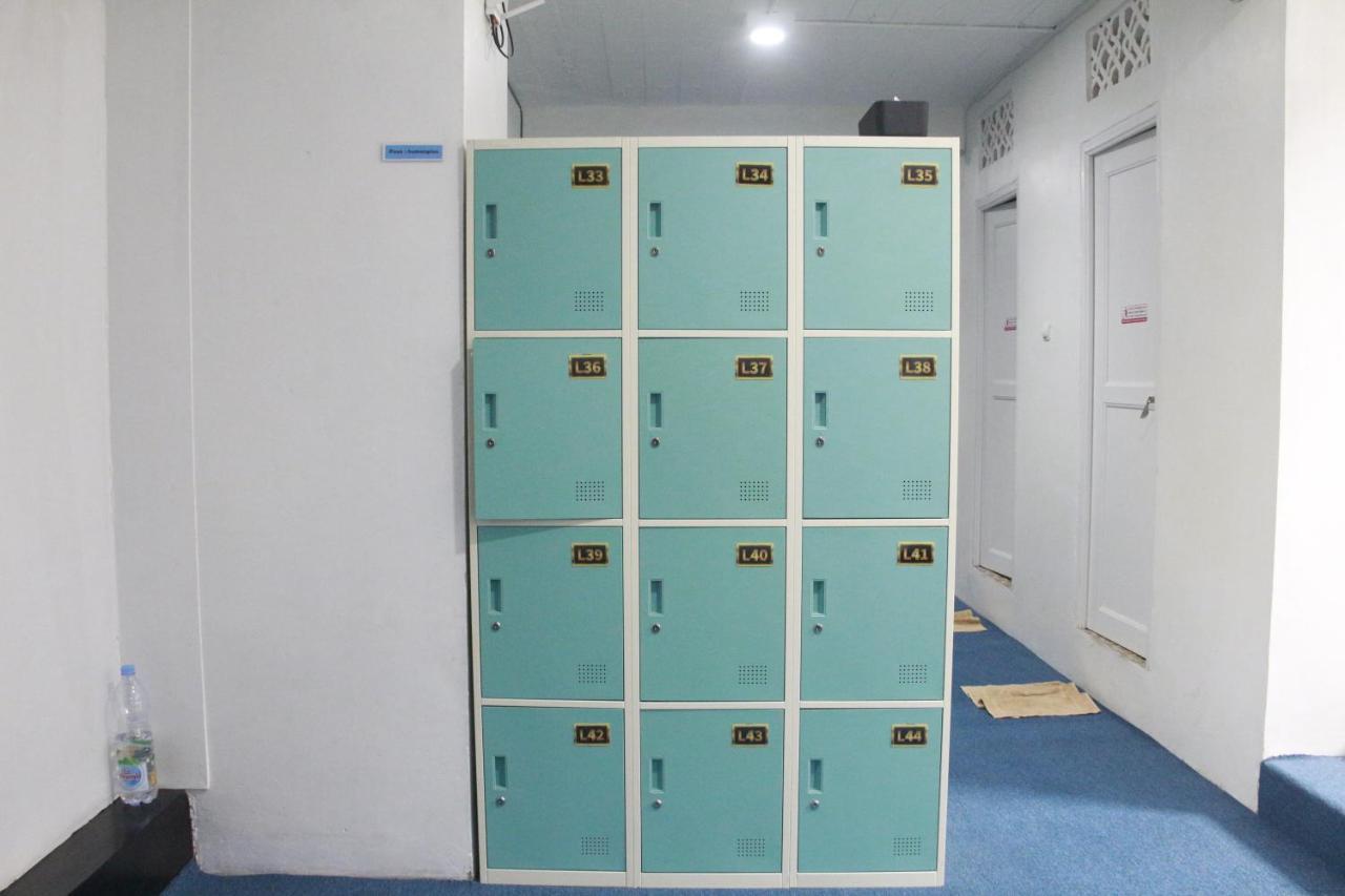 Bu Sepuh Guesthouse Sangkanurip Eksteriør billede